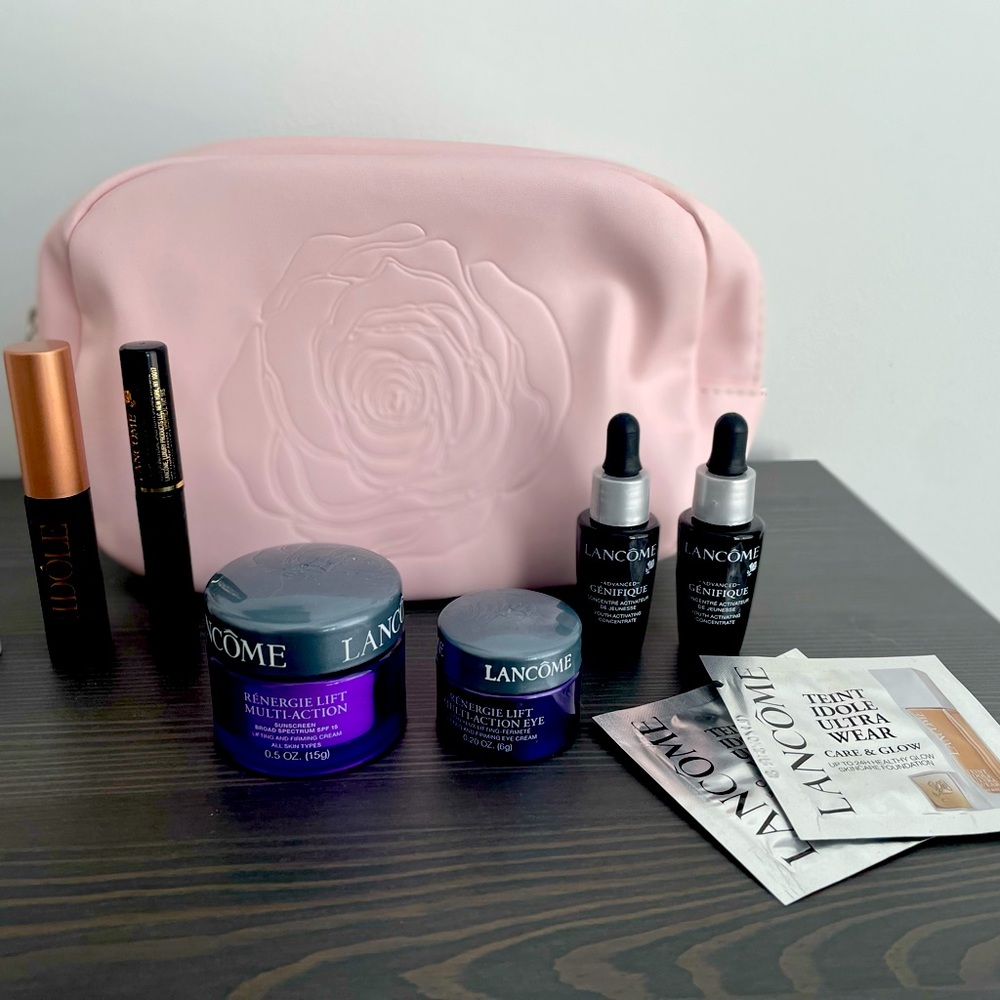 Lancôme Cosmetic Bag with travel sized products!